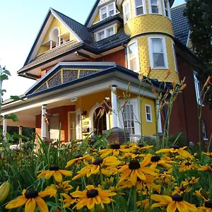 https://a-moment-in-time-bed-and-breakfast.niagara-fallshotels.com