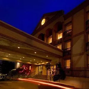 https://executive-inn-express.richmond-hotels.com